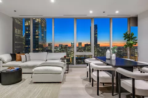 Living - 363 E Wacker Dr #5101, Chicago, IL 60601 photo 7 of 7