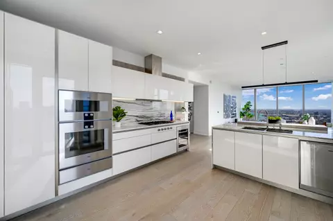 Kitchen - 363 E Wacker Dr #5101, Chicago, IL 60601 photo 4 of 4