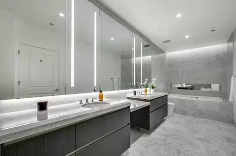 Bath - 363 E Wacker Dr #5101, Chicago, IL 60601 photo 1 of 3