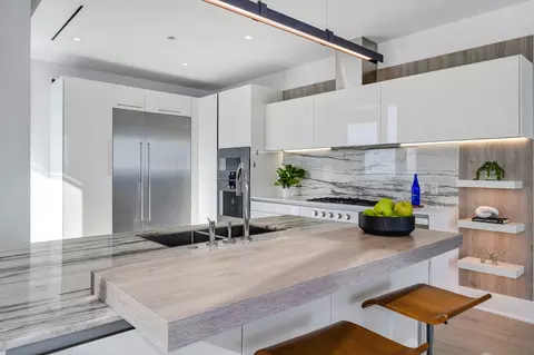 Kitchen - 363 E Wacker Dr #5101, Chicago, IL 60601 photo 2 of 4