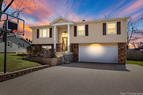 2205 Rolling Ridge Ln, Lindenhurst, IL 60046