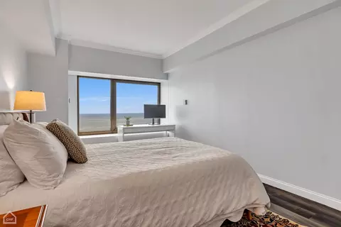Bedroom - 175 E Delaware Pl #5310, Chicago, IL 60611 photo 4 of 5