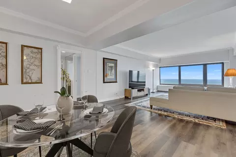 Dining - 175 E Delaware Pl #5310, Chicago, IL 60611 photo 4 of 4