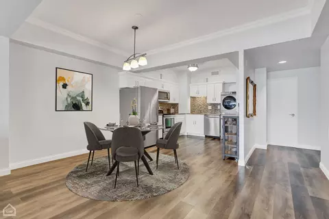 Dining - 175 E Delaware Pl #5310, Chicago, IL 60611 photo 1 of 4