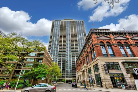 1560 N Sandburg Ter #2706J, Chicago, IL 60610