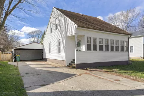 426 Cottage Row, Sycamore, IL 60178