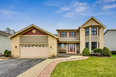 745 Anne St, Woodstock, IL 60098