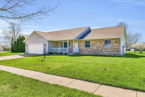 809 Heather Dr, Mahomet, IL 61853