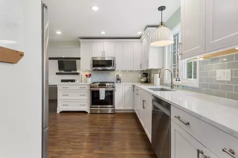 Kitchen - 1107 Harrington Dr, Champaign, IL 61821 photo 4 of 5