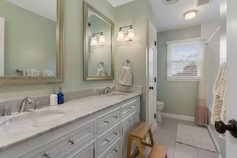 Bath - 1107 Harrington Dr, Champaign, IL 61821 photo 3 of 4