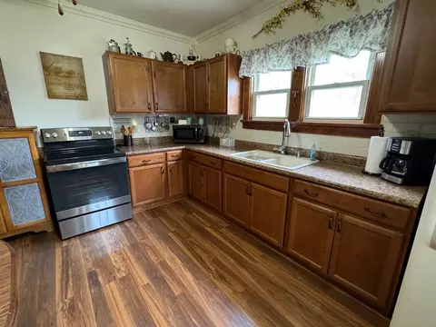 Kitchen - 1121 Center St, Dixon, IL 61021 photo 2 of 2