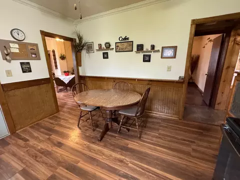 Dining - 1121 Center St, Dixon, IL 61021 photo 2 of 3