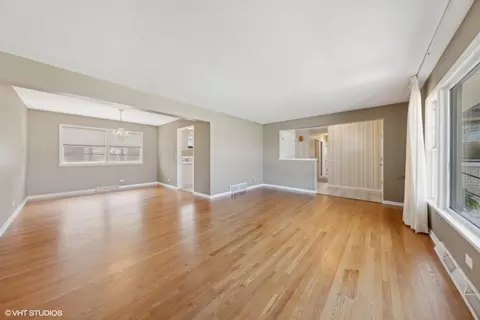 134 E Monroe St, Elmhurst, IL 60126 photo 3