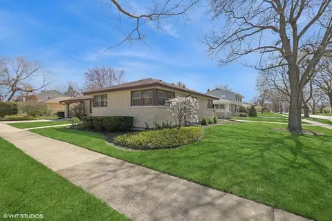 134 E Monroe St, Elmhurst, IL 60126 photo 2