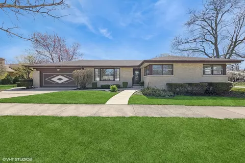 134 E Monroe St, Elmhurst, IL 60126