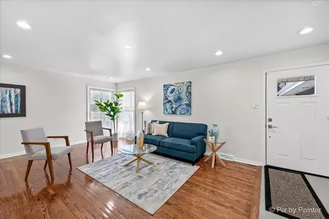 Living - 15528 Sunset Dr, Dolton, IL 60419 photo 3 of 5
