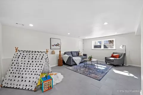 Living - 15528 Sunset Dr, Dolton, IL 60419 photo 5 of 5
