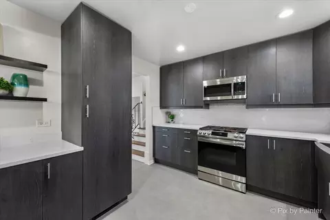 Kitchen - 15528 Sunset Dr, Dolton, IL 60419 photo 2 of 4