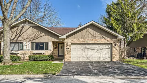 39 Chelsea St, Bloomingdale, IL 60108