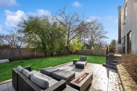 Exterior - 989 Forestway Dr, Glencoe, IL 60022 photo 4 of 6