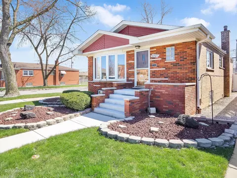 6901 W 64th St, Chicago, IL 60638