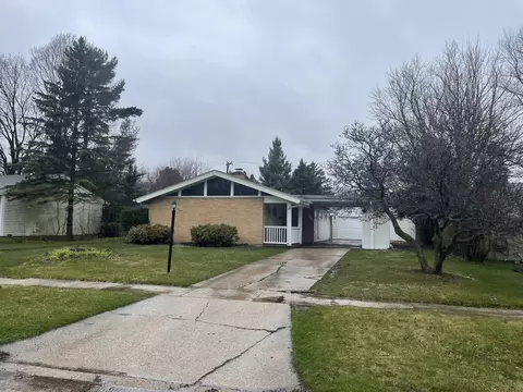 4020 Crestview Dr, Rockford, IL 61107