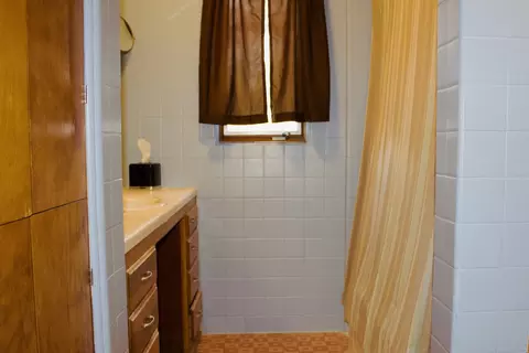 Bath - 1210 Croxton Ave, Bloomington, IL 61701 photo 1 of 4