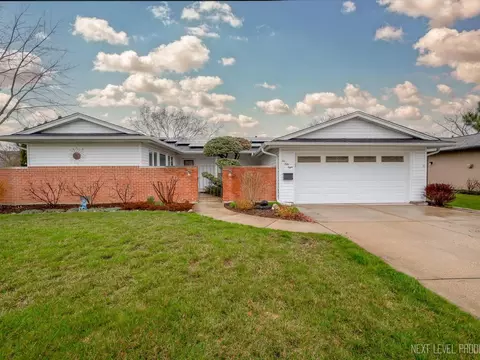 1058 Conrad Ct, Elk Grove Village, IL 60007