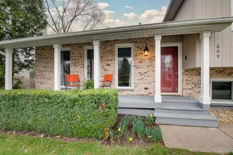 609 Maple Ave, Elburn, IL 60119 photo 3