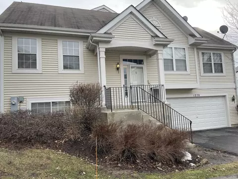 1270 Derry Ln, Pingree Grove, IL 60140
