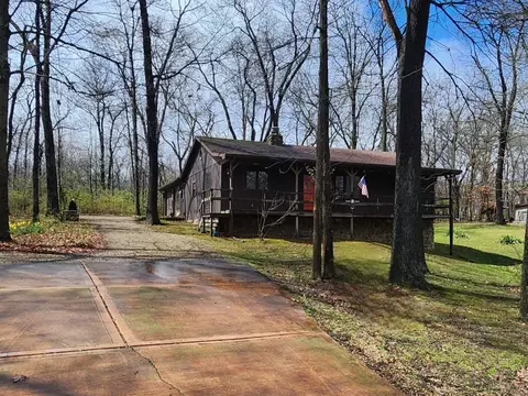 9 Valley Rd, Putnam, IL 61560