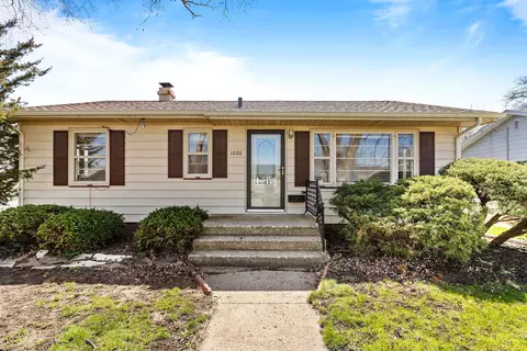1020 N Pleasure Ct, Aurora, IL 60506