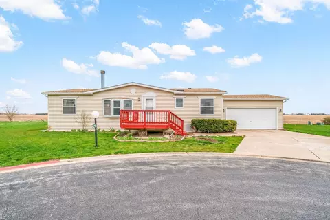 67 Blue Jay Ct, Sandwich, IL 60548