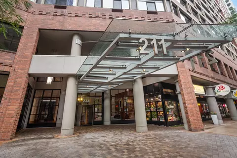 211 E Ohio St #2705, Chicago, IL 60611