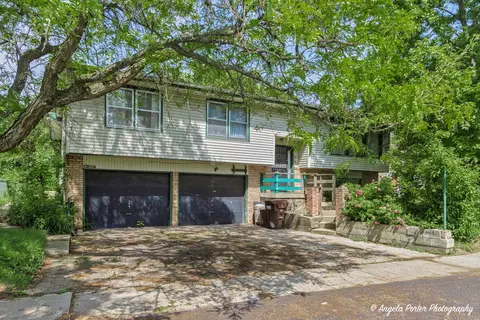 1225 Wicker St, Woodstock, IL 60098
