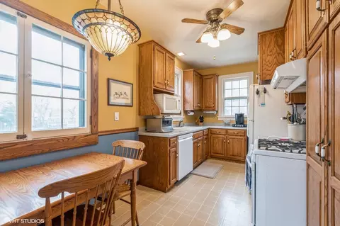 Kitchen - 512 Holly St, Elgin, IL 60123 photo 1 of 3