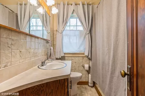 Bath - 512 Holly St, Elgin, IL 60123 photo 1 of 2