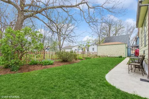 Exterior - 512 Holly St, Elgin, IL 60123 photo 4 of 4