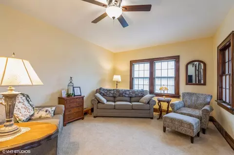 Bedroom - 512 Holly St, Elgin, IL 60123 photo 1 of 4