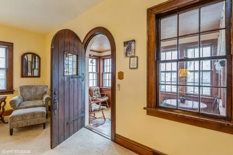 Entry Way - 512 Holly St, Elgin, IL 60123 photo 1 of 1