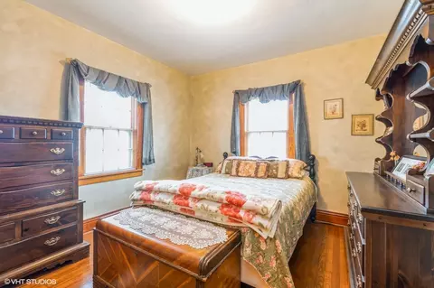 Bedroom - 512 Holly St, Elgin, IL 60123 photo 2 of 4
