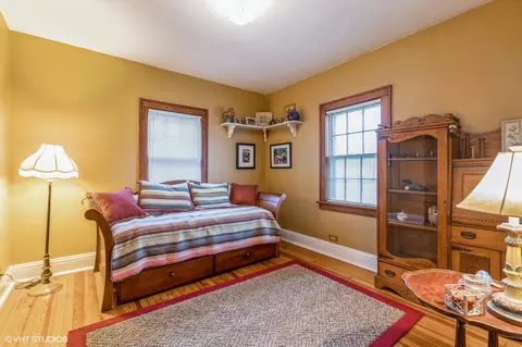 Bedroom - 512 Holly St, Elgin, IL 60123 photo 3 of 4