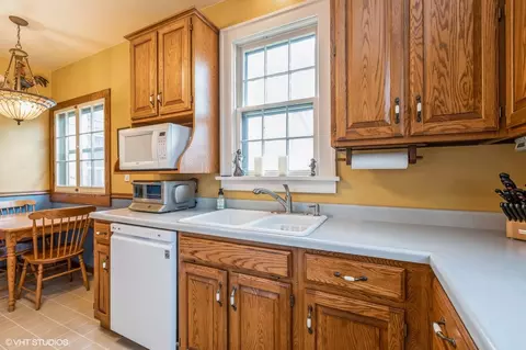 Kitchen - 512 Holly St, Elgin, IL 60123 photo 3 of 3
