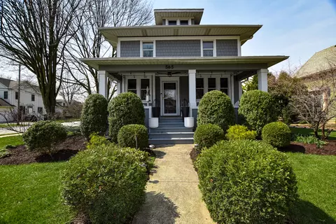 565 S Main St, Naperville, IL 60540