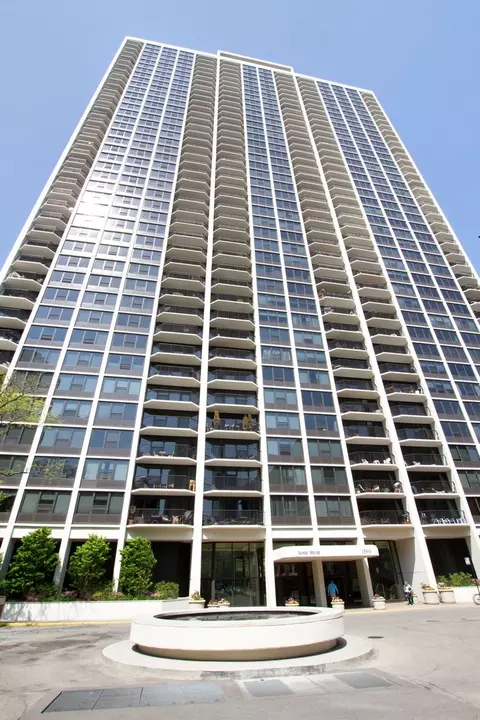 1560 N Sandburg Ter #3805J, Chicago, IL 60610