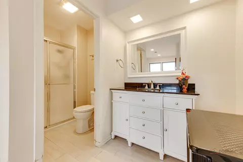 Bath - 1731 Wildberry Dr #E, Glenview, IL 60025 photo 2 of 2