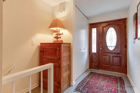 Entry Way - 1731 Wildberry Dr #E, Glenview, IL 60025 photo 1 of 3