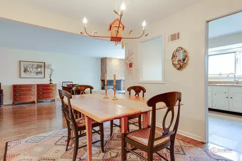 Dining - 1731 Wildberry Dr #E, Glenview, IL 60025 photo 4 of 4