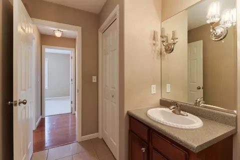 Bath - 2921 Three Eagles St, Normal, IL 61761 photo 2 of 7