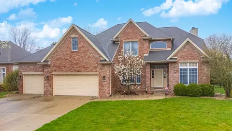 2206 Tori Ann Ln, Bloomington, IL 61704